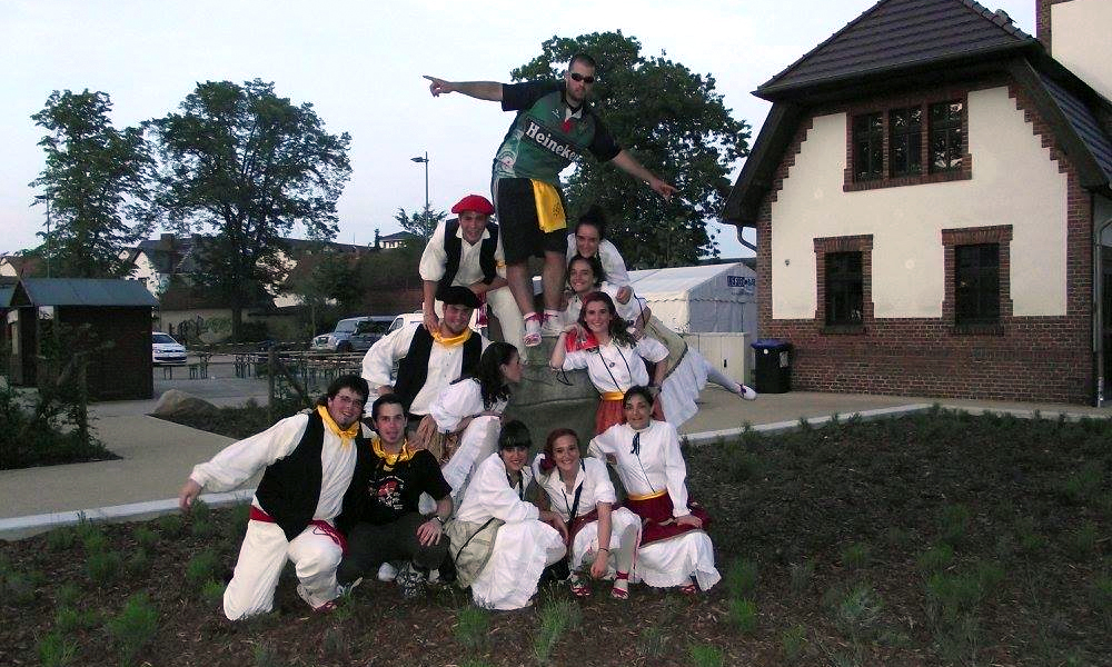 basauri-edurre-dantza-taldea-2010-alemania-argazkia-facebook-edurre-dantza-taldea