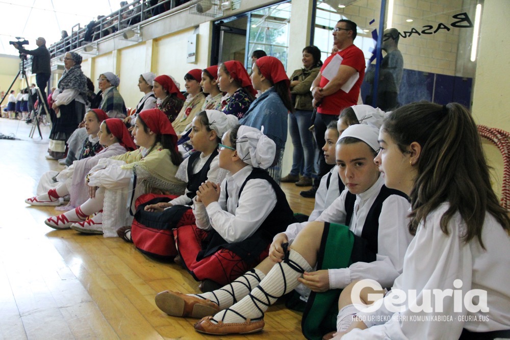 basauri-edurre-dantza-taldea-2017-60-urte-10