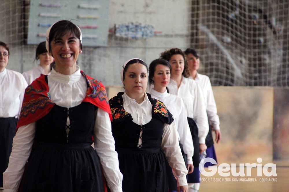 basauri-edurre-dantza-taldea-2017-60-urte-13