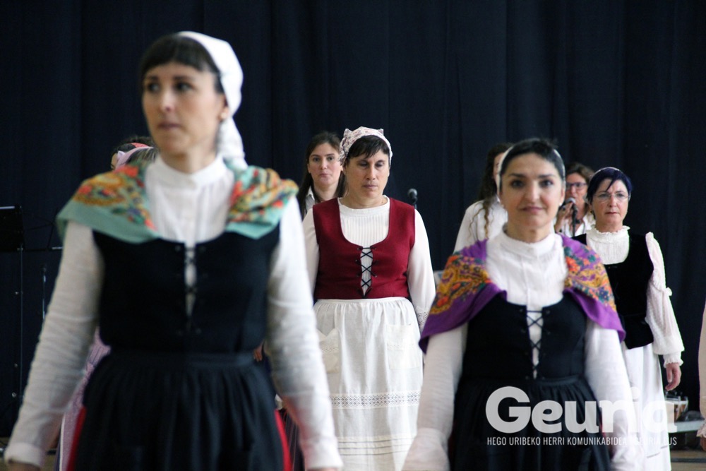 basauri-edurre-dantza-taldea-2017-60-urte-14