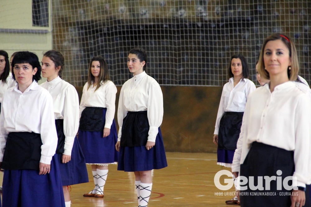 basauri-edurre-dantza-taldea-2017-60-urte-15