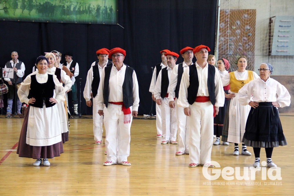 basauri-edurre-dantza-taldea-2017-60-urte-19