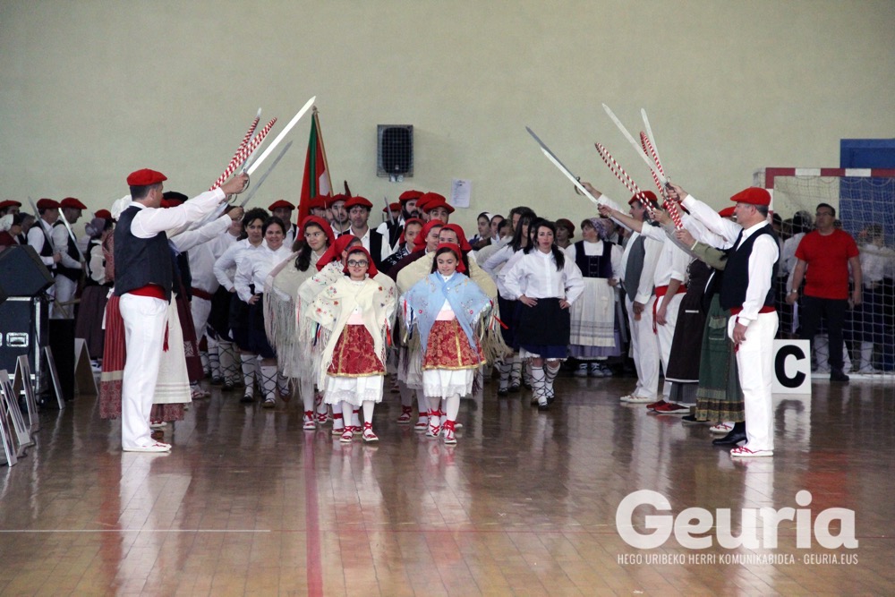 basauri-edurre-dantza-taldea-2017-60-urte-2