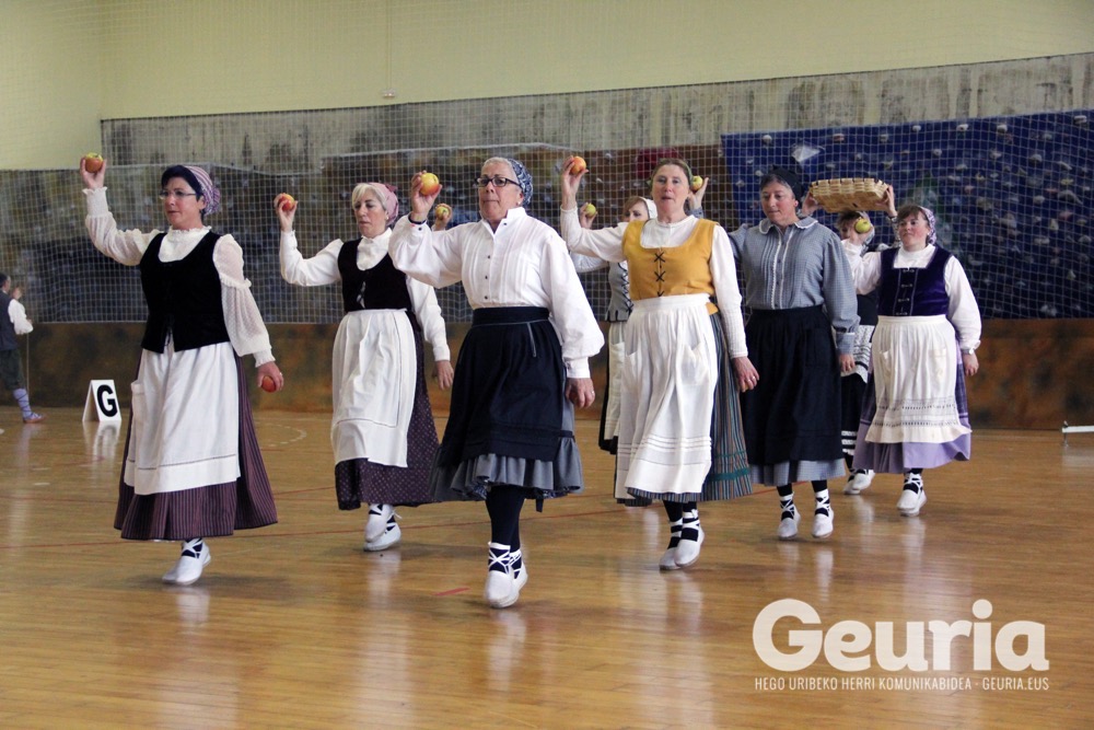 basauri-edurre-dantza-taldea-2017-60-urte-21