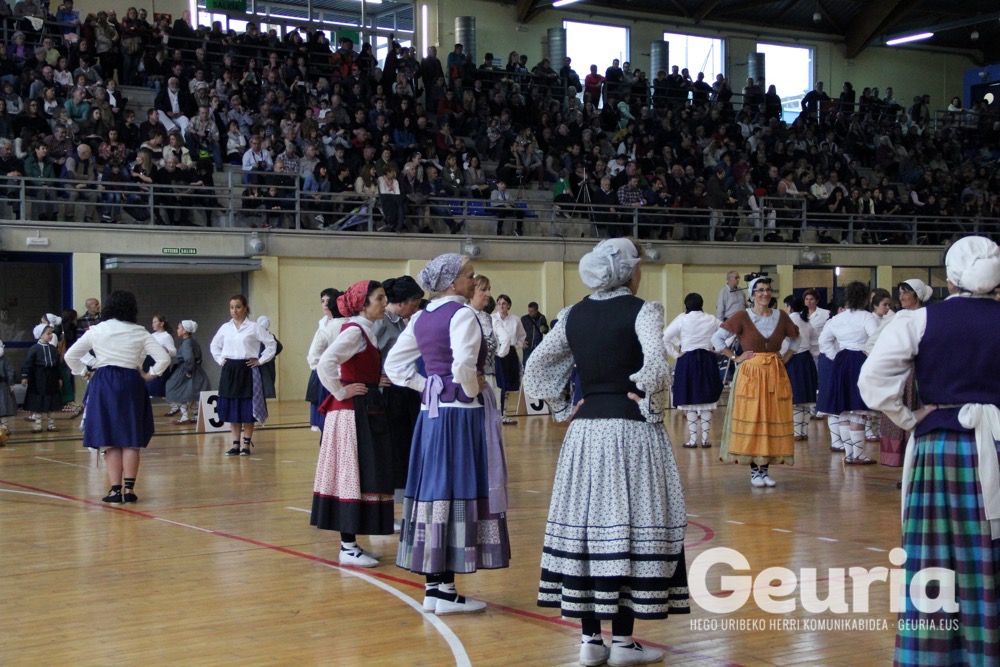 basauri-edurre-dantza-taldea-2017-60-urte-25