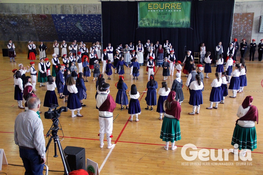 basauri-edurre-dantza-taldea-2017-60-urte-26