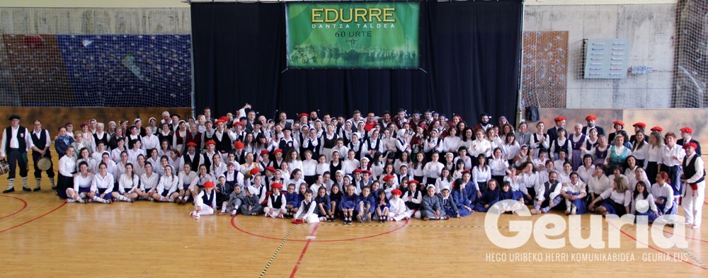 basauri-edurre-dantza-taldea-2017-60-urte-30