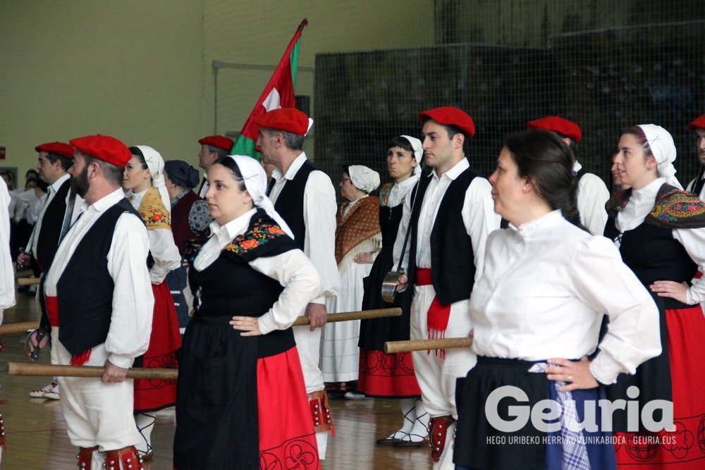 basauri-edurre-dantza-taldea-2017-60-urte-4